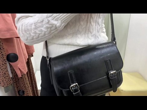 ❤️ Публична мастурбация на младата кучка FeralBerry с вибратор в стаята за обличане Порно vk в bg.pornfuror.ru ❌❤